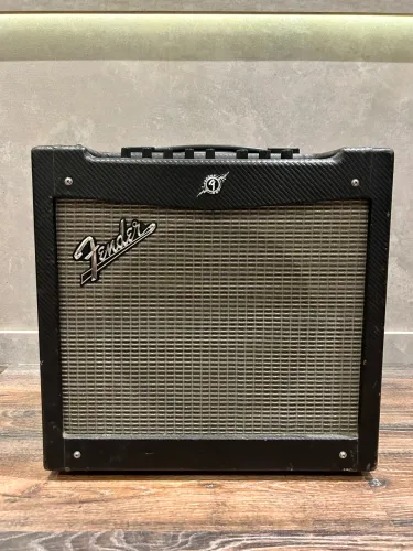 Amplificador de Guitarra Fender Mustang II