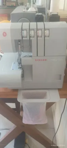 Vendo máquina Singer overloque Heavy Duty 14HD854.