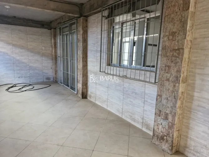 Ipiranga, 2 quartos, suíte, planejados, área externa, garagem.