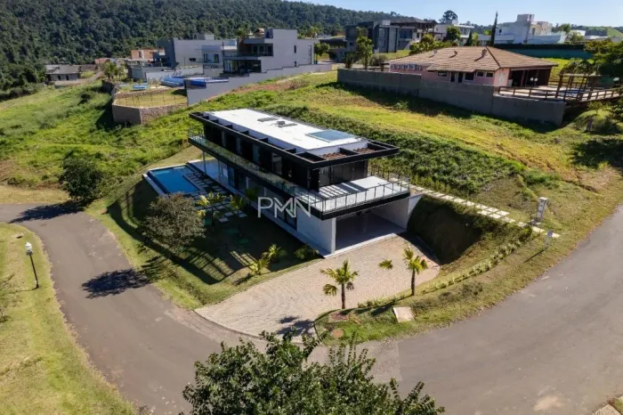 Sobrado para alugar em Itupeva, Loteamento Fazenda Serra Azul I, com 5 suítes, com 501.18 