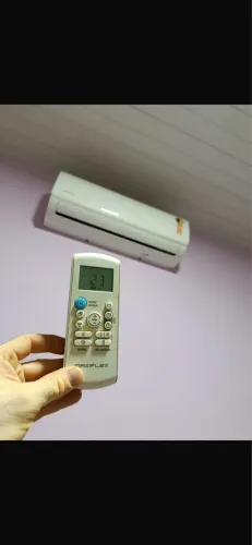Arcondicionado 12000 BTUs Maxflex, funcionando.