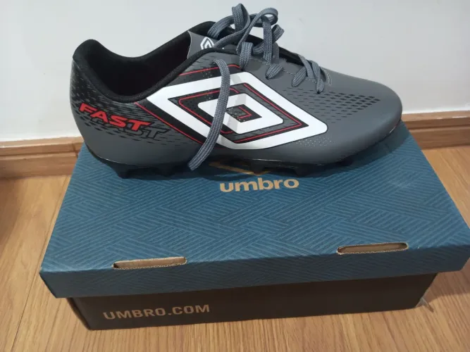 Chuteira campo umbro