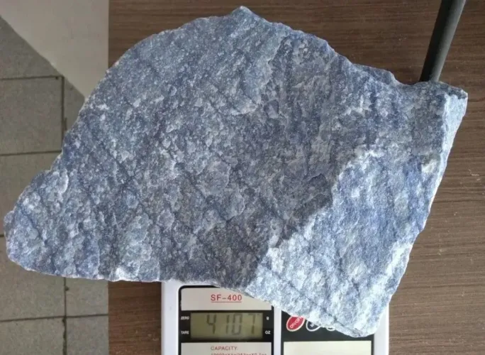  Quartzo  zul da Bahia com mais de 4kg e 23cm