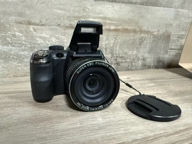 Fujifilm FinePix S3300 - 14 MP | Zoom Óptico 26x | Caixa Original