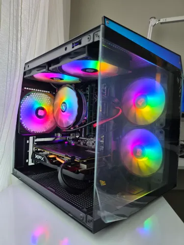 PC GAMER 17 / 16GB / 240 SSD / RX 570 4GB
