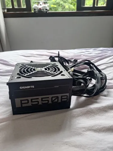 Fonte gigabyte P550B (Atenção)