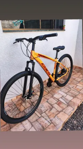 Vendo bicicleta semi nova.