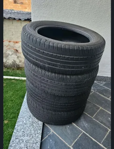Pneus 215/60/17.