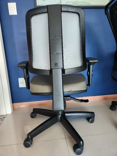 Vendo cadeira Cavaletti em ótimo estado de conservação.