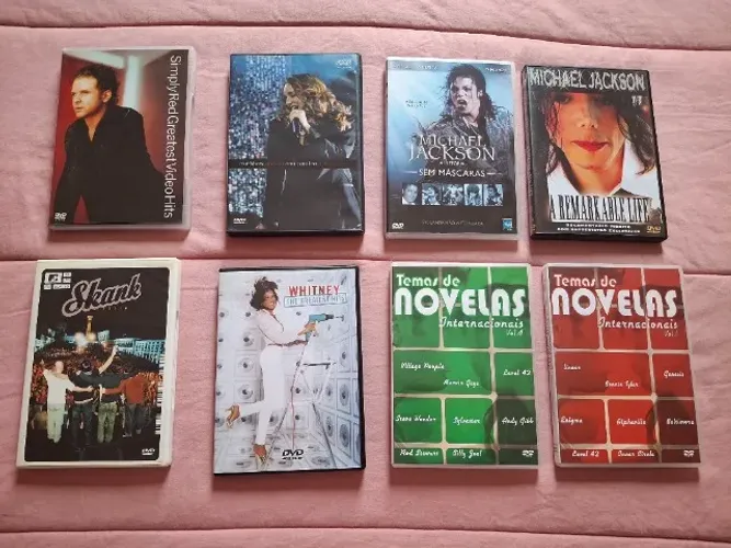 CDs e DVDs variados