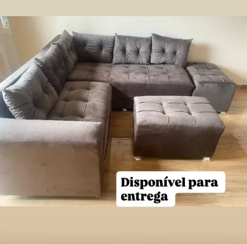 Sofá queima de estoque. Tecido suede