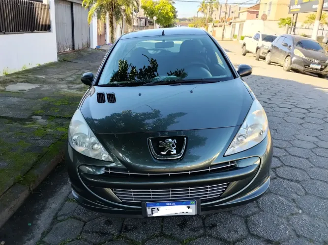 Peugeot 207 XR 1.4 Flex 8V 3P 2012