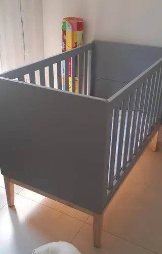 Berço que vira cama