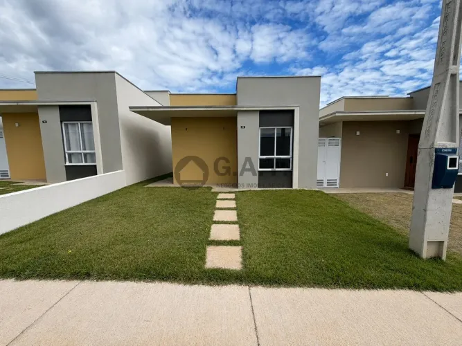 Casa em condomínio à venda no Alto da Boa Vista em Sorocaba-SP, com 2 quartos, 2 salas, 1