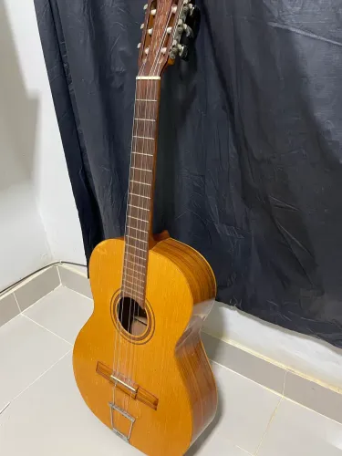 Violão usado em boas condições