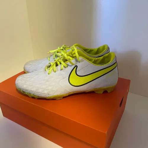 Chuteira Nike Tiempo R(E)P-L(I)-C tamanho 42
