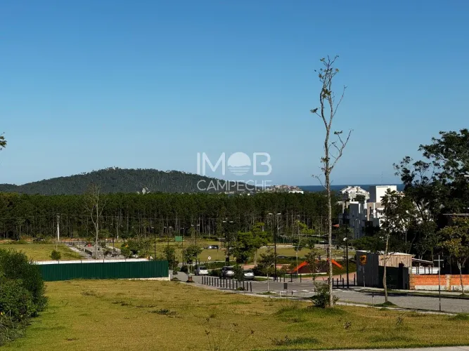 Terreno à venda com 372 m² no loteamento Bosque Residence no Campeche - Florianópolis/SC