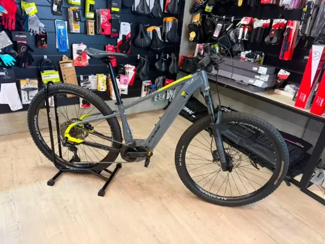 OGGI E-BIKE 8.3 SEMI NOVA TAMANHO 15 S