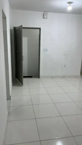 Alugo Ap. 2 Quartos Totalmente Reformado em São Silvano
