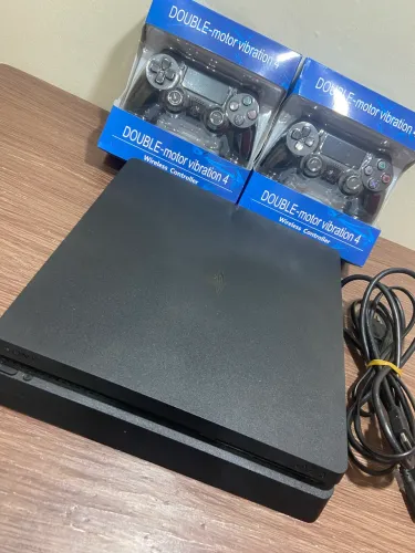 Ps4 slim 1TB Até 12x c/juros + 2 controles lacrados