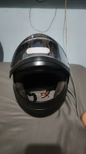 Vendo um capacete samarino tamanho 58