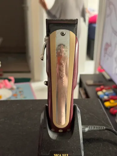 Máquina de cortar cabelo wahl legendado 