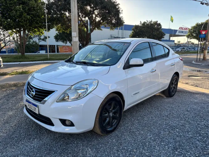 Nissan Versa SL 1.6 16V Flex Fuel 4P Mec. 2014