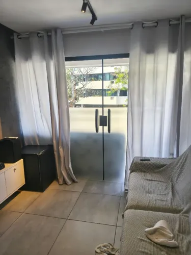 Vendo nas Graças. Excelente apartamento com 2 suites e ótima localização.