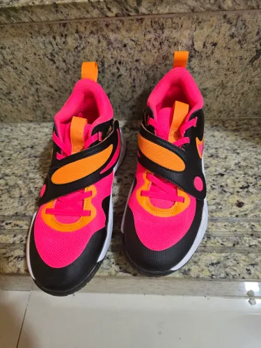 Tenis nike hustle d11