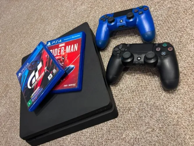 Playstation 4 Slim, 1 Terabyte de armazenamento, 2 controles +2 jogos fisicos