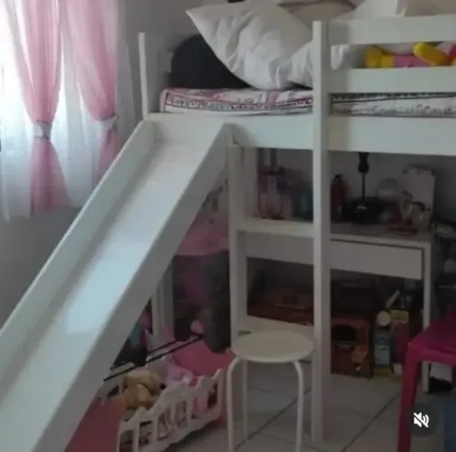 Cama infantil com escorregador 
