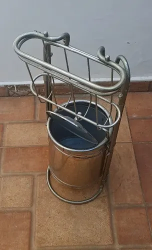 Lixeira eporta papel higiênico