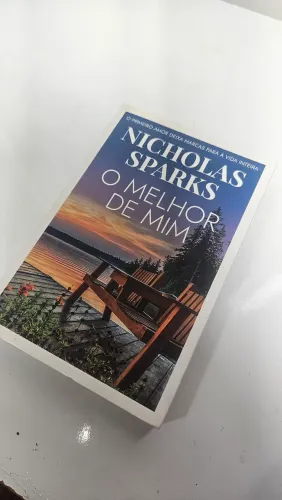 Livro 'O melhor de mim', de Nicholas Sparks, quase novo.