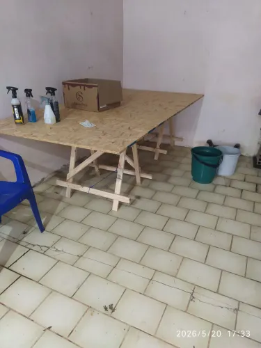 Mesa com cavaletes