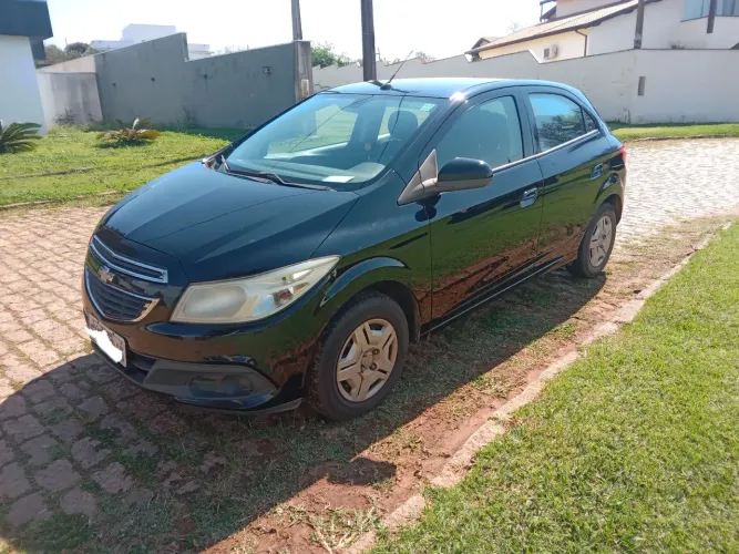 Chevrolet Onix Hatch LT 1.0 8V Flex Power Mec. 4P 2014