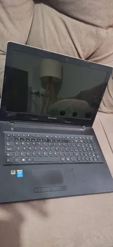 Notebook Lenovo i3 (com algumas manchas na tela)
