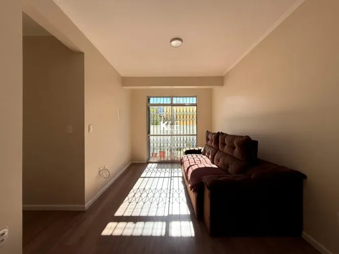 Apartamento à venda em Coqueiros, com 3 dormitórios e 1 vaga livre