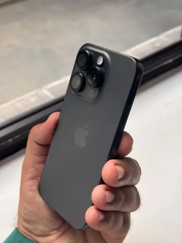 iPhone 15 pro 128G preto