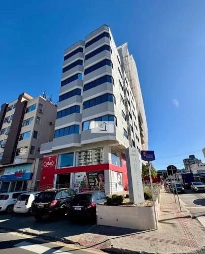Sua Oportunidade no Coração do Kobrasol: Sala Comercial no Edifício Quefren à Venda