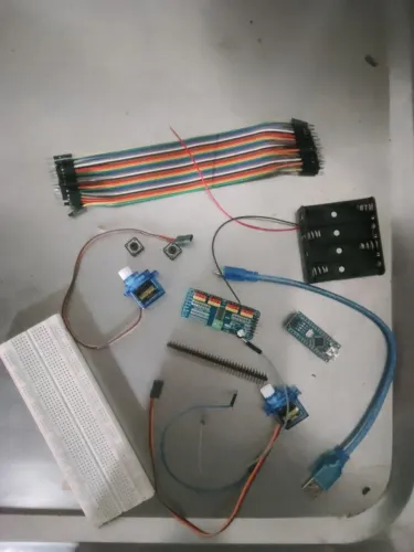 Kit de Robótica com Arduino Nano + Servos + Módulo PWM