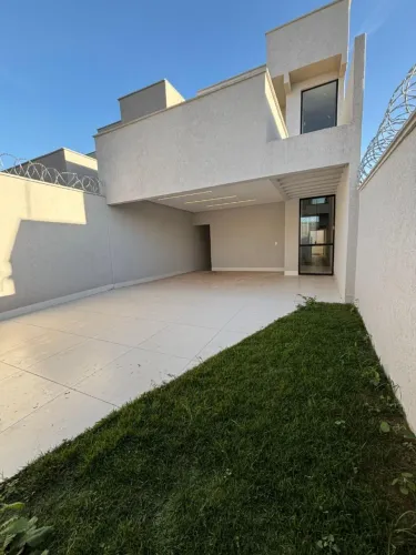 Sobrado 180m² 03 Suítes Piscina Aquecida Setor Moinho dos Ventos Goiânia