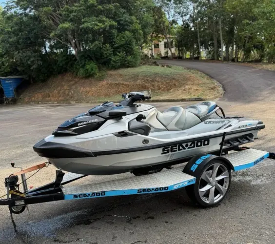 Jetski 300 hp seadoo