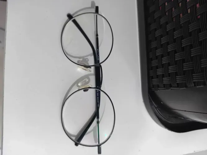 Vende-se armação de óculos da marca ATITUDE EyeWear.