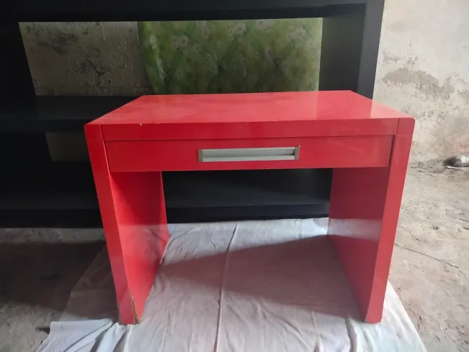 Mesa/Escrivaninha Vermelha com Gaveta para Estudo/Home Office/Notebook