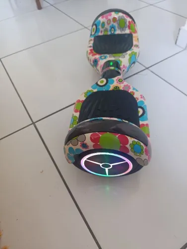 Hoverboard top! Toca música via bluetooth. Acompanha carregador e mochila.