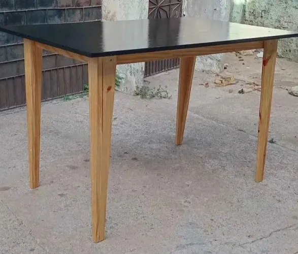 Mesa nova grande na cor branca e preta