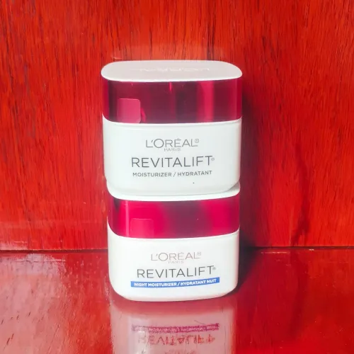 Kit L'Oréal Revitalift Dia + Noite Hidratante Facial Antissinais