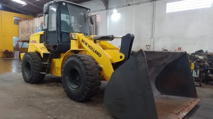 PÁ CARREGADEIRA NEW HOLLAND W170
