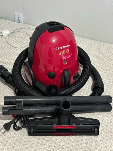 Aspirador de Pó Electrolux Compacto NEO11 - 1.200W