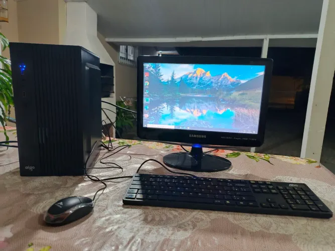 Micro computador i5 com 4gb memória, teclado, mouse, wi-fi, pronto tá uso.
